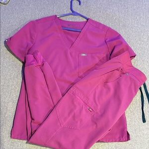 Figs Women's tall jogger scrub set Magenta